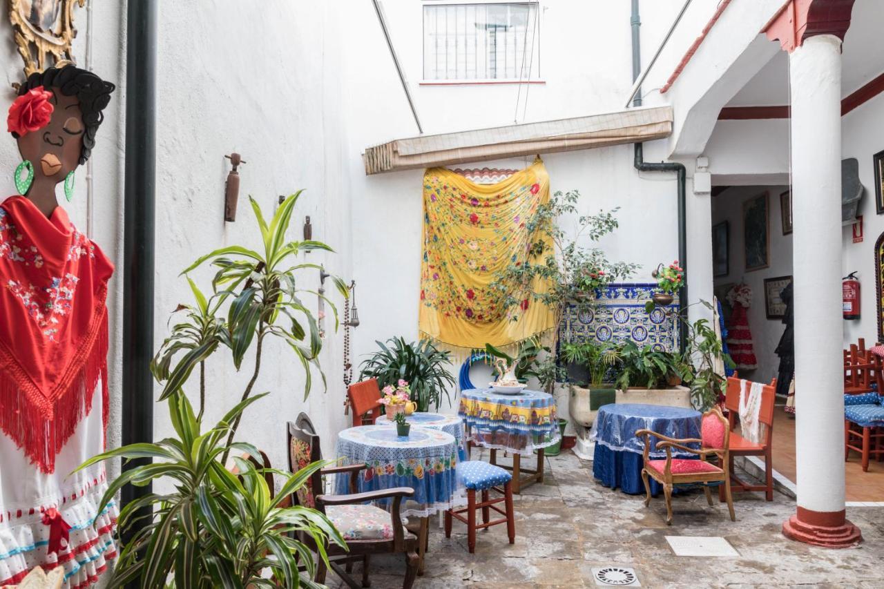 Hostel Patio 19 Malaga Exterior photo